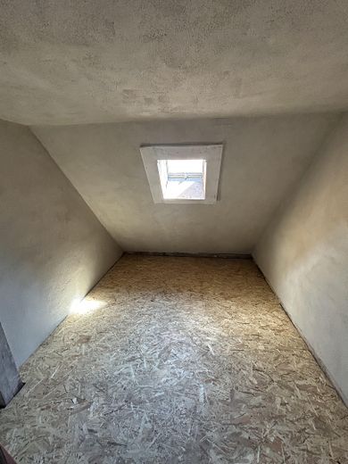 Kernsanierte 4-Zi-Altbauwohnung mit Balkon im Herzen Bambergs – Dachbodenabteil