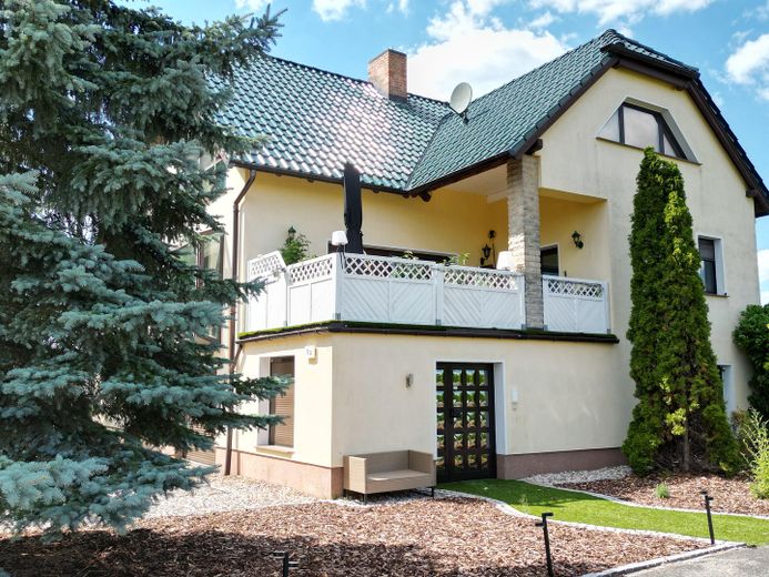 NEU! Ikonische, lichtdurchflutete Landhaus Villa mit Einliegerwohnung & mögl. Grundstkserweiterung – Foto 4