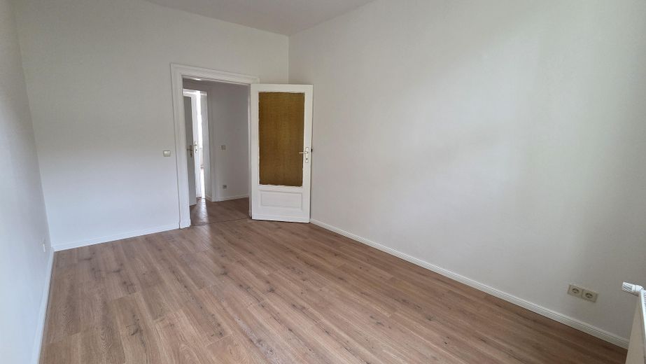 Amplio apartamento de 2 habitaciones, cocina equipada, amplio baño con ducha y bañera, muy luminoso – Schlafen