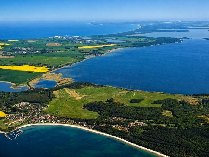 Exklusives Penthouse mit Ostsee- und Boddenblick - für Selbstnutzung 
oder Kapitalanlage – Blick auf Glowe