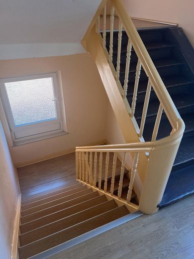 Helle 1-Zimmer-Wohnung mit Burgblick – Top-Lage „Gärten hinter der Veste" – Treppenhaus