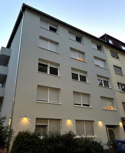 Première occupation après rénovation complète : 2 pièces avec balcon, cuisine équipée et domotique – 1. Straßenansicht des Hauses