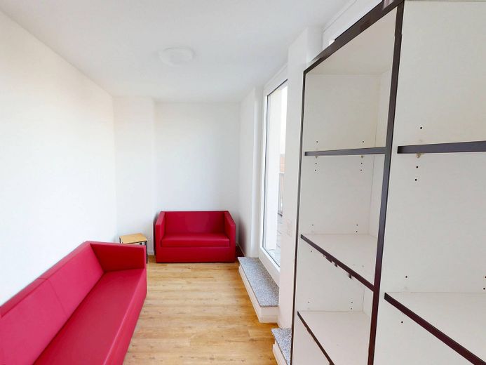 ** Modernes und vollmöbliertes 1-Zimmer-Apartment mit EINBAUKÜCHE, eigenem BALKON und gemeinschaftlicher DACHTERRASSE ** – Ansicht II: Gemeinschaftsraum