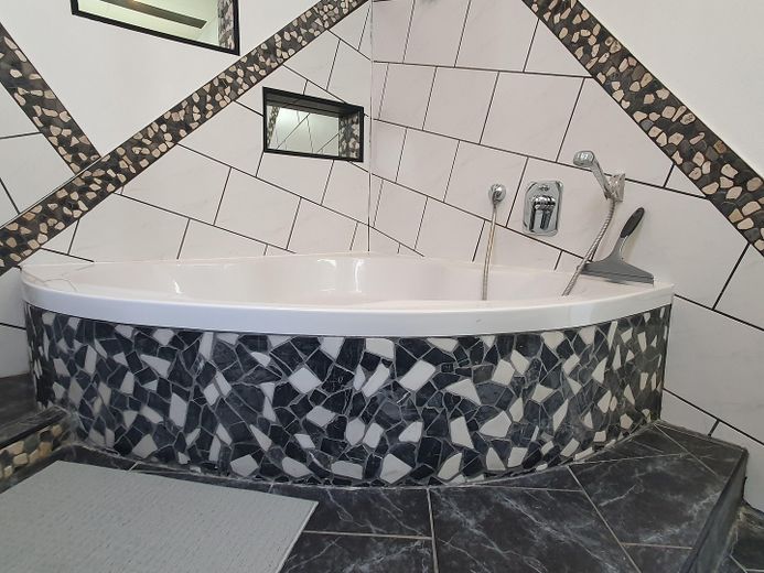 2 banyolu rüya gibi döşenmiş 6 odalı daire (paylaşımlı yaşam için uygun) – Bad 2, Badewanne