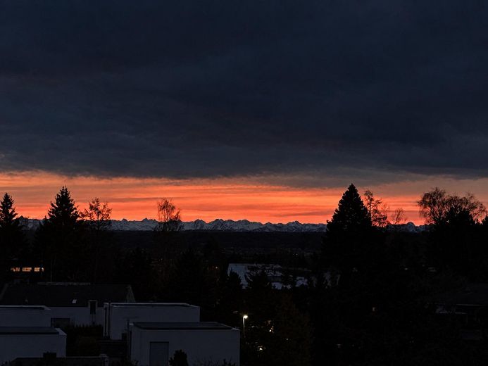 Appartement soigné de 3 pièces sur le Kuhberg à Ulm – 2 balcons, environnement calme & excellente desserte – Alpenblick vom Balkon