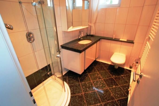 Bad mit neuer Dusche