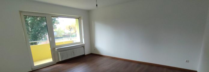 Wohnzimmer mit Balkon
