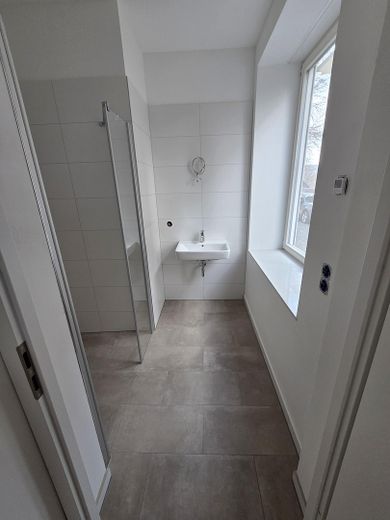 Gewerblich!! Erstbezug Haus 6 Zimmer, Stellplätze in wunderschöner Lage am Waldrand – Foto 2
