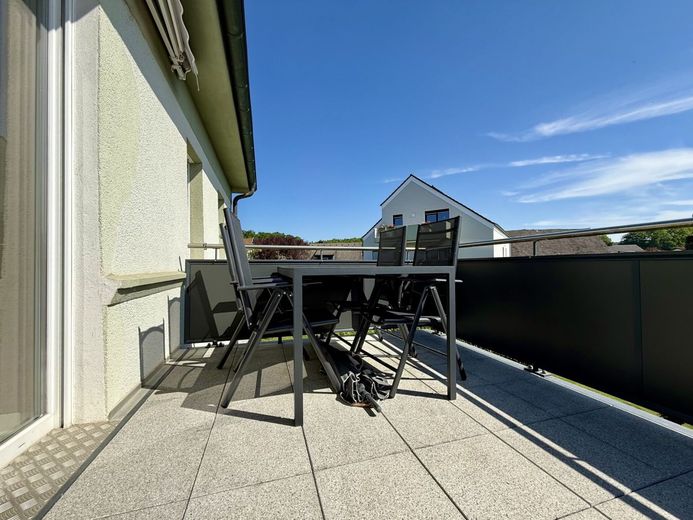 Fröndenberg-Dellwig: Exklusives Zweifamilienhaus - Naturverbundenes Wohnen nahe der Ruhr-Auen! – Obergeschoss: Balkon
