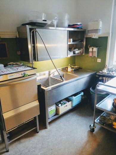 Alojamiento Moselsteig: 6 apartamentos vacacionales, cafetería y vivienda del operador con vistas al Mosela – Spülküche