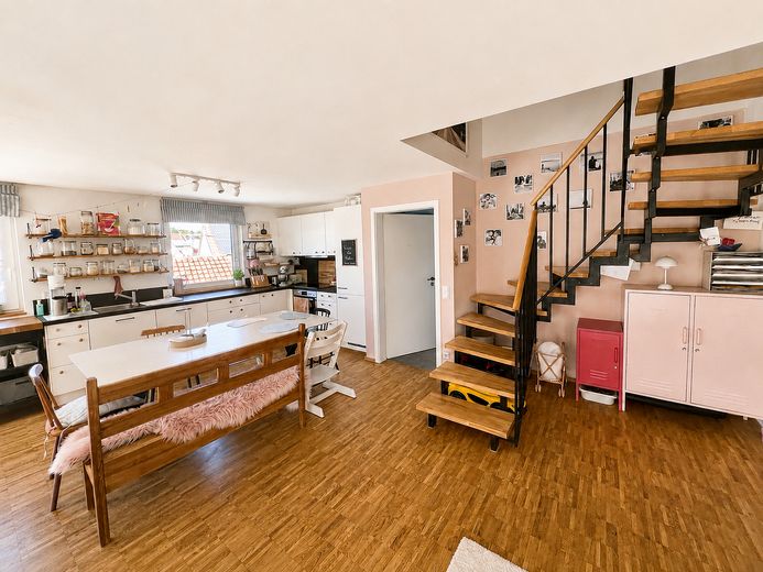 Moderna maisonette di 4 locali con ampia terrazza sul tetto nel centro del paese – Foto 13