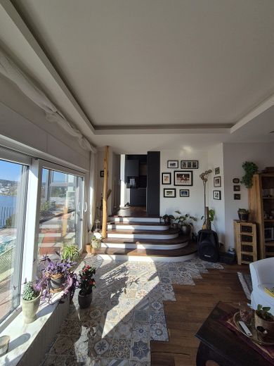 Ruim woonjuweel met onbelemmerd panoramisch uitzicht op de Moezel op een toplocatie – Wohnzimmer