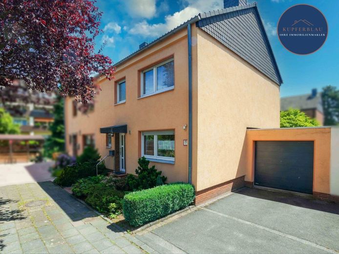 Familienidylle in Köln-Porz/Urbach - Doppelhaushälfte mit Garten und Garage auf Erbpacht – Außenansicht