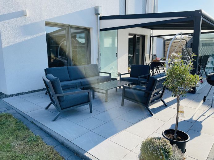 Exklusiv wohnen – moderne Stadtvilla mit Pool und Stil – Foto 21