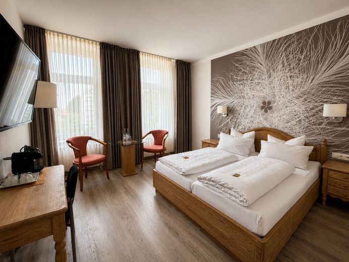 Etabliertes Hotel- &amp; Gastro-Anwesen am Wiehengebirge umfassend modernisiert – Doppelzimmer