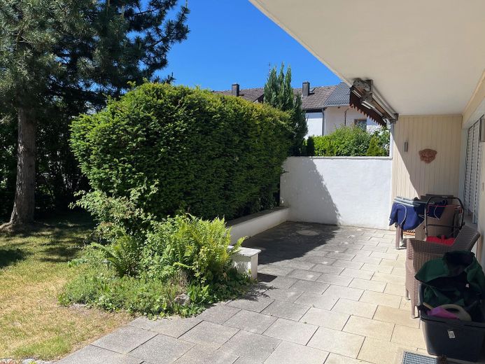 Casa unifamiliare dalla distribuzione perfetta, molto luminosa, con ampio giardino – Garten