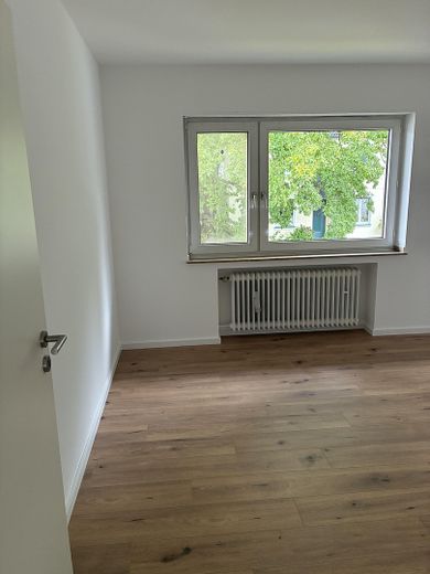 Schöne, renovierte 2 Zimmer- Wohnung mit Balkon – Foto 10