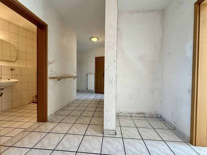 Fröndenberg-Ardey: Taghelle Eigentumswohnung mit praktischem Schnitt, zwei Balkonen und Stellplatz! – Diele mit Garderobenmöglichkeit