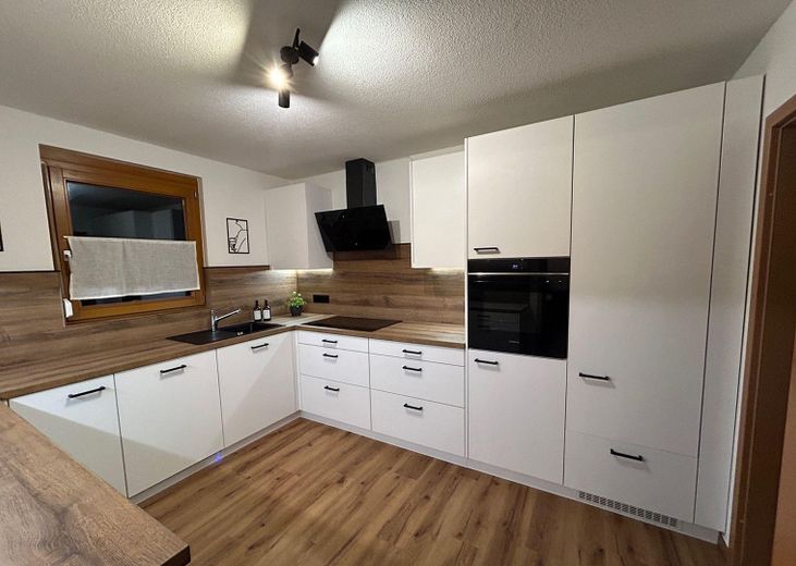 Appartement calme de 3 pièces avec cuisine équipée et balcon à Harpolingen/Bad Säckingen – Küche