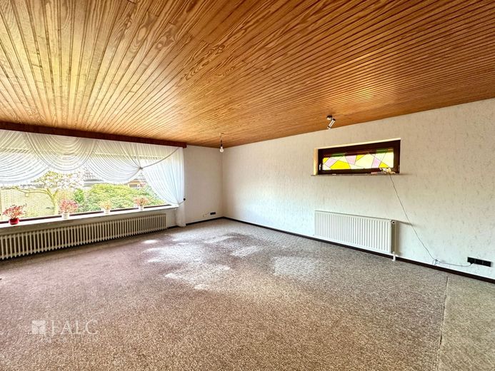 Gepflegter Bungalow mit Keller und Garage in toller Lage von Stade – Wohn- und Esszimmer