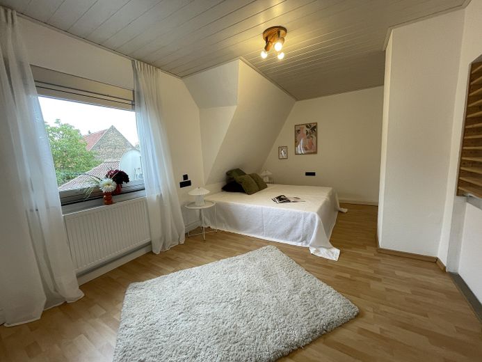 Il vostro angolo di Rheindürkheim – con cortile, carport e riscaldamento nuovo – Schlafzimmer im OG Ansicht 2