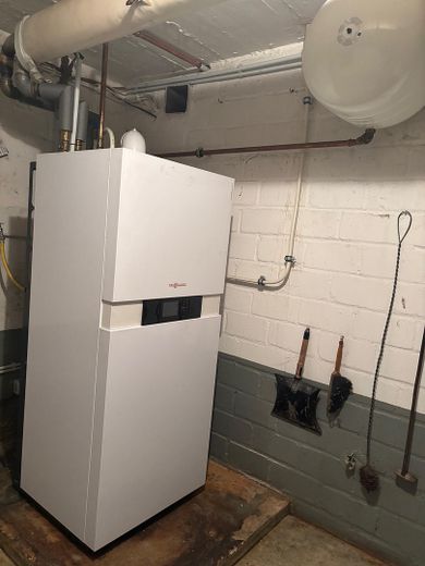 Bungalow mit großer Doppelgarage in ruhiger, zentraler Lage auf tollem Grundstück – Gastherme