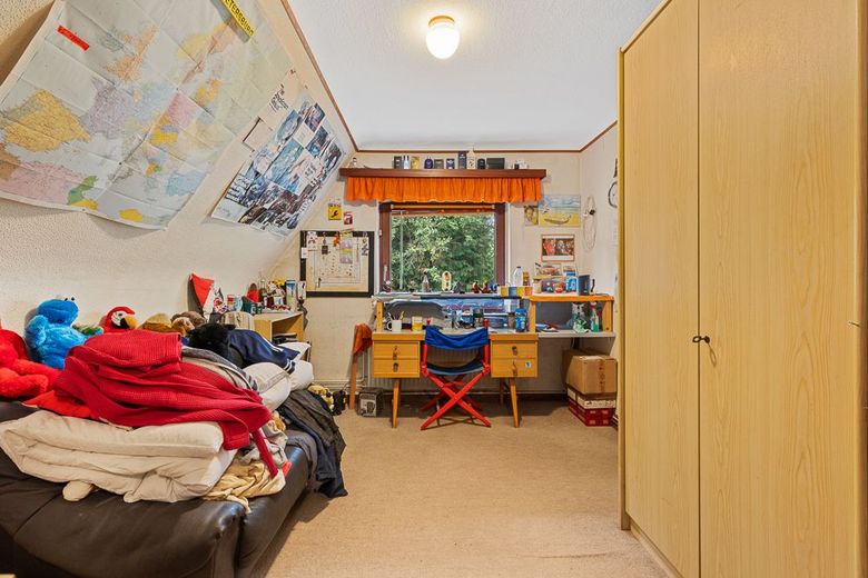 Sanierungsbedürftige Doppelhaushälfte mit großzügigem Grundstück und Doppelgarage in HH-Rahlstedt – Zimmer 5