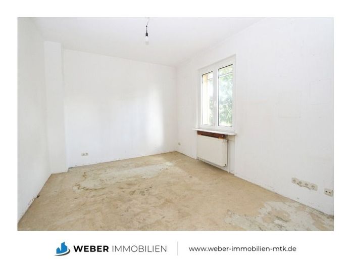 ZWEI Doppelhaushälften auf RIESIGEM SONNEN-Grundstück in ZENTRALER Lage – Wohnzimmer Haus 2