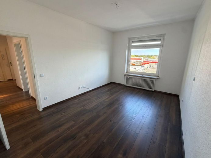Cazibeli yaşam: Hilden’de balkonlu 3 odalı eski bina dairesi – Schlafzimmer 1
