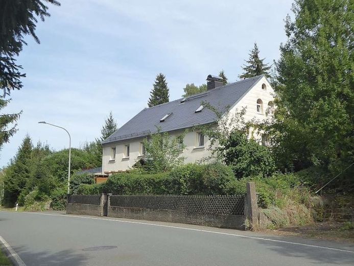 De basis staat er – vrijstaande woning met veel potentieel voor vakmensen en aanpakkers nabij Leupoldsgrün – Foto 1