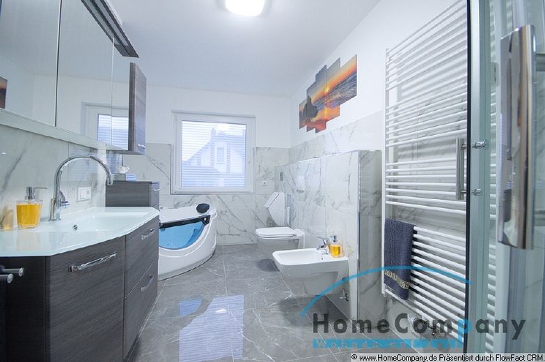 ***Spacious apartment with two bedrooms, balcony, garage, internet access/smart TVs and much more! – 4b54cac01657083242fa96185658368e326befbc.jpg