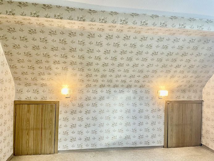 Zweifamilienhaus mit Gewerbe und viel Potenzial in Kleinwallstadt – Schlafzimmer DG