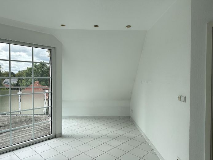 Appartement mansardé à Falkensee – Wohnbereich rechts