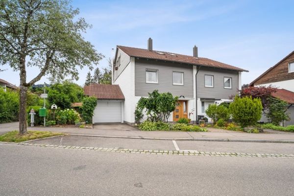 Kapitalanlage * Gepflegte Doppelhaushälfte * Schöner Garten