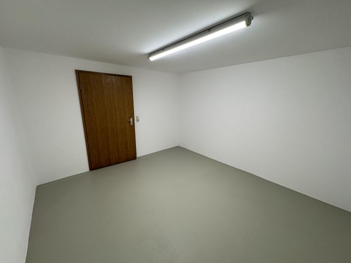 Amplio apartamento en ático con balcón y cocina equipada en una zona tranquila – Kellerraum 1 (zum DG)