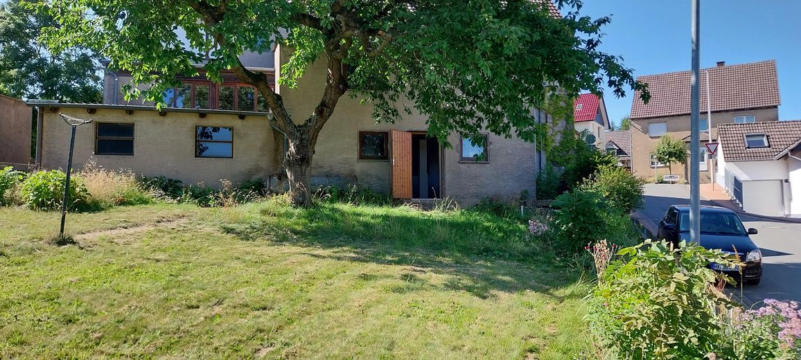 Casa unifamiliare con officina – spazio per vivere e creare – Garten