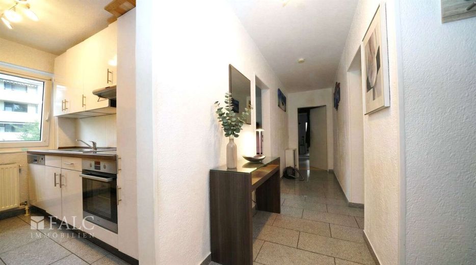 Neubau-Feeling: 3-Zimmer-Erdgeschosswohnung in perfekter Lage *KERNSANIERT* - FALC Immobilien – Flurgang ( Möb. Vis.)