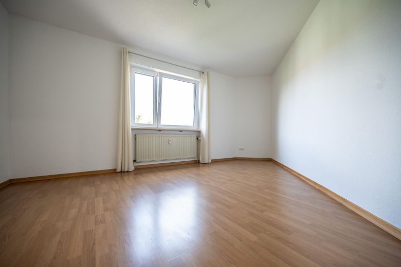 Lichtdurchfluteter Wohnkomfort in Uni-Bestlage – 90 m² mit 3 Balkonen & TG-Stellplatz – Büro Kinderzimmer Foto 2