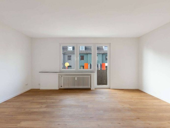 Köln'ün Südstadt semtinde BALKONLU ve GÖMME MUTFAKLI yenilenmiş 4 odalı daire – Ansicht I: Wohnzimmer (Muster…