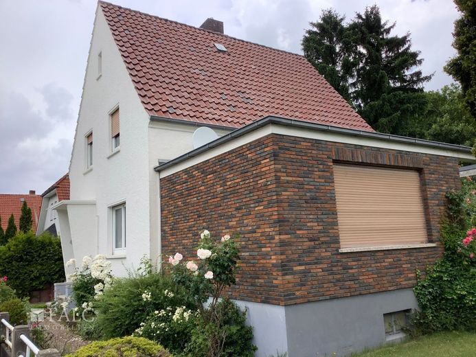 Die Lage macht es ! Sanierungsbedürftiges Einfamilienhaus in Porta Westfalica! – Außenansicht