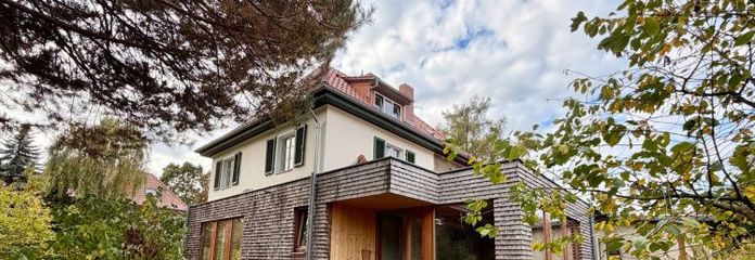 Простір для оформлення: половина будинку на дві родини із садовим будиночком і земельною ділянкою у Фрідріхсгагені