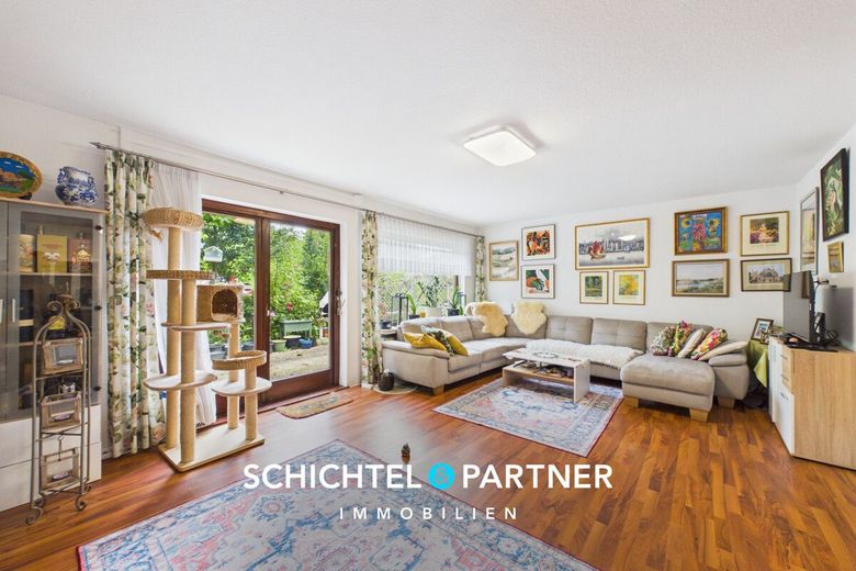 Huchting | Freistehendes Zweifamilienhaus mit großem Grundstück – S&amp;P | Wohnzimmer