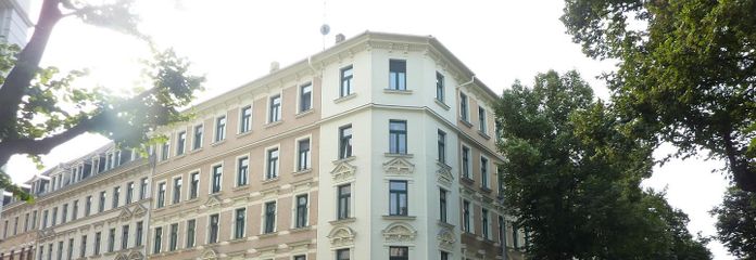 133 mq, spaziosa unità commerciale come superficie per negozio/ufficio o opzione abitativa in condominio plurifamiliare ristrutturato – Fassade 1