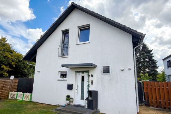 Freistehendes Effizienzhaus mit Wärmepumpe, Photovoltaik und Pool | Recklinghausen-Grullbad