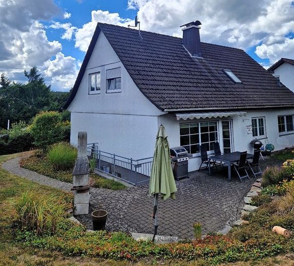Casa unifamiliare con giardino, garage e posto auto – Photo 13