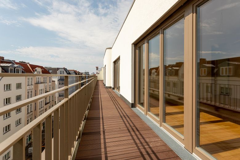 H9-Penthouse 1 → Luxuriöses Penthouse mit Dachterrasse und Panoramablick – Terrasse