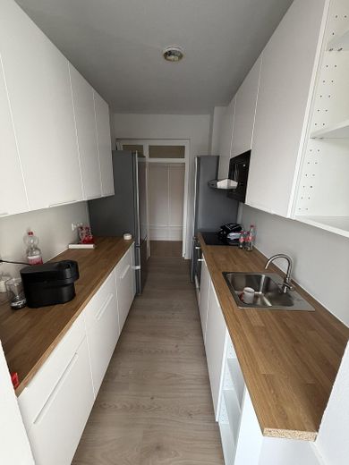 Küche mit 2 Kühl-Gefrier