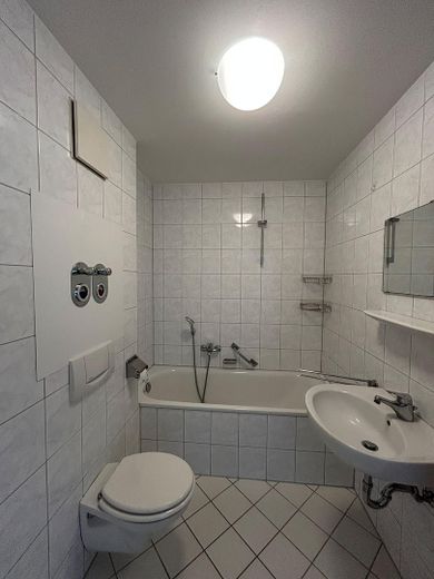 Attraktive 2-Zimmer-Wohnung mit großzügigem Wohnkonzept – Bad I