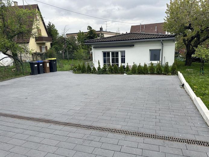 Casa invece di appartamento! Abitare spazioso su un unico livello – Hofeingang mit Stellplatz