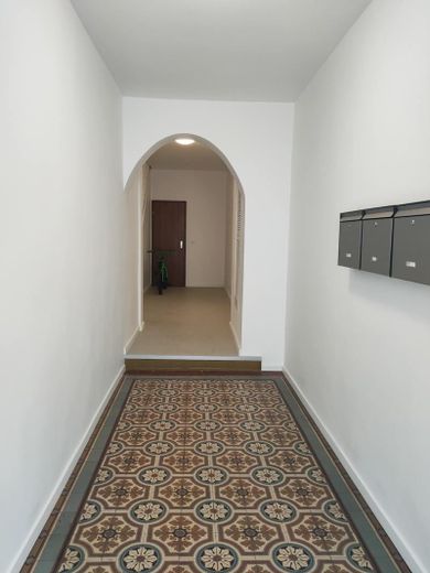 Immobile d'investimento: edificio residenziale e commerciale in posizione d'angolo con solida base commerciale – Eingang Wohntrakt